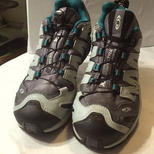 Salomon womens gray athletic shoe size 8